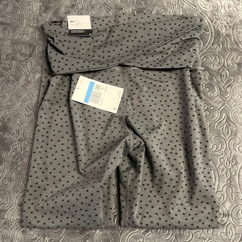 Nike Yoga High Rise Size Medium